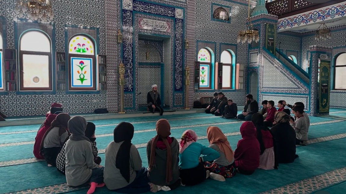  Öğrencilerimiz Mehmet Akif Ersoy Cami'sini Ziyaret Etti